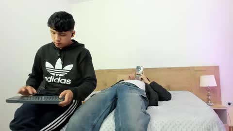 hoot_booys_ online show from February 15, 7:56 pm