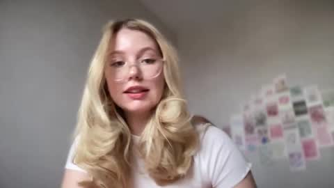 Snapshot of horney_audrey chatting on September 29, 2:43 am Audrey online show from September 29, 2:43 am
