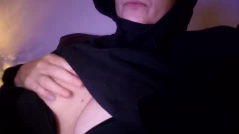 horneymomnextdoor online show from February 21, 10:46 pm