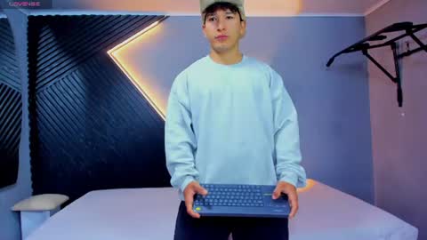 horny_nick18 online show from June 24, 11:39 am