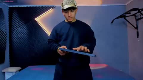 horny_nick18 online show from June 22, 1:29 pm