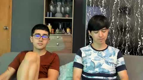 Alex and Camilo online show from January 18, 3:43 pm
