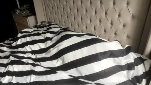 hornyasscouple1009 online show from January 10, 10:43 am