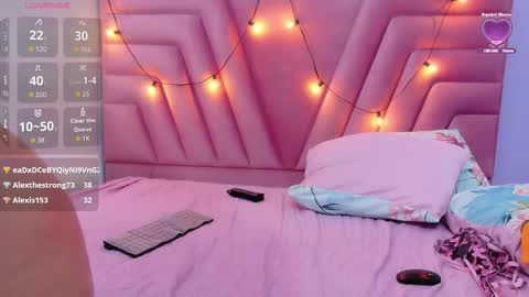 Khloe  online show from February 9, 7:49 pm