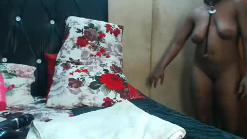 Snapshot of hornysnowie23x chatting on September 20, 12:13 am hornysnowie23x online show from September 20, 12:13 am