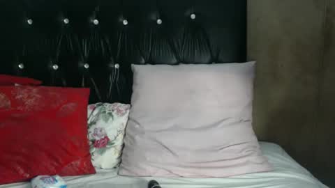 Snapshot of hornysnowie23x chatting on September 11, 11:50 pm hornysnowie23x online show from September 11, 11:50 pm