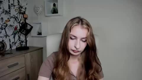 Snapshot of hot_1nina chatting on October 9, 7:03 am NINA online show from October 9, 7:03 am