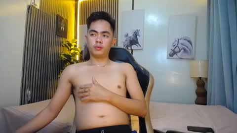 Snapshot of hot_8inchtwink chatting on October 13, 11:40 pm Rylle online show from October 13, 11:40 pm