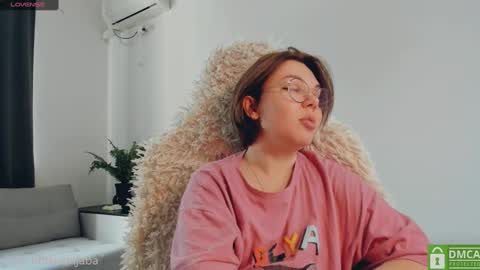   online show from February 25, 10:15 am