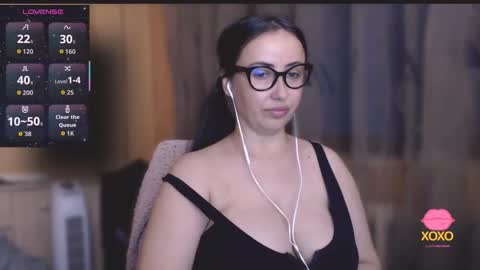 Snapshot of hot_big_ass chatting on September 28, 8:51 pm v online show from September 28, 8:51 pm
