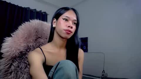 Yllana Marie online show from April 28, 2:32 pm