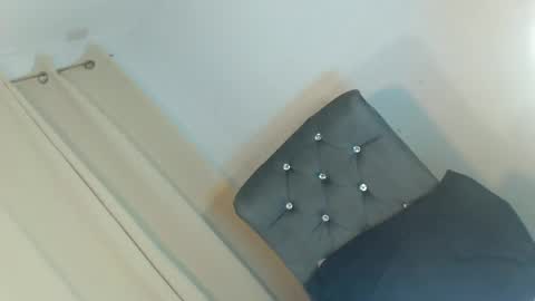 hot_little_angel18 online show from June 29, 10:15 am