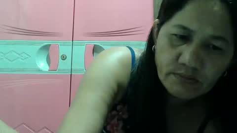 Snapshot of hot_mama09 chatting on October 14, 8:34 pm hotmama online show from October 14, 8:34 pm