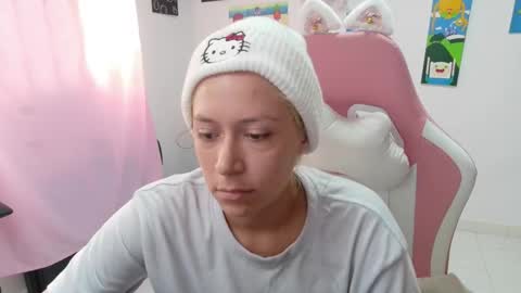 Mia online show from February 18, 4:07 pm