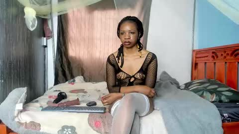 Snapshot of hot_moxie chatting on October 3, 5:05 am hot_moxie online show from October 3, 5:05 am