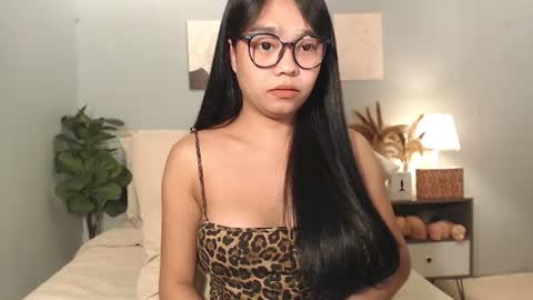 hotasian_gabby69 online show from June 15, 12:35 am