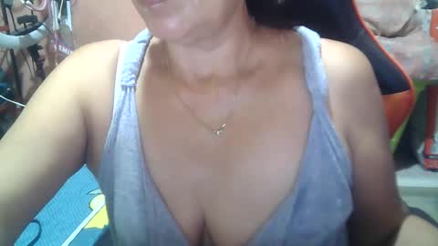 Snapshot of hotbetty_45 chatting on February 22, 9:56 am hotbetty_45 online show from February 22, 9:56 am