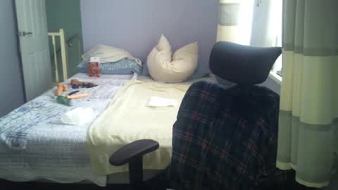 hotboyron online show from May 12, 9:07 am