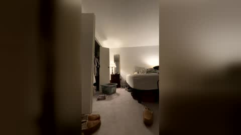 hotbuns69_ online show from December 17, 10:33 am