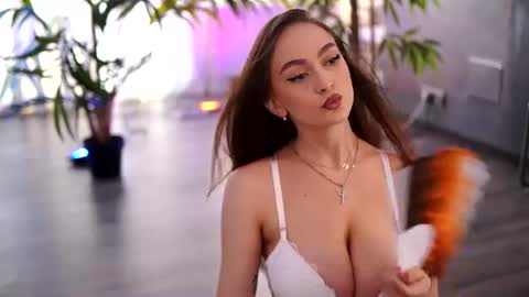 Anais online show from August 7, 8:34 am