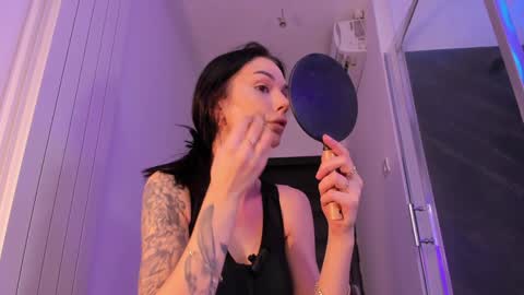 hotfallingdevil online show from March 5, 5:38 am