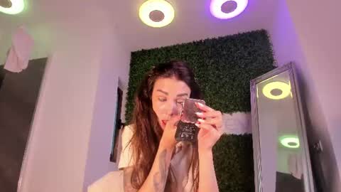 hotfallingdevil online show from June 17, 4:39 am