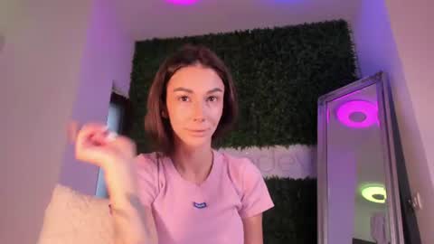 hotfallingdevil online show from June 16, 3:43 am