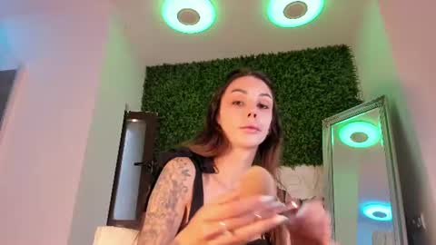 hotfallingdevil online show from June 24, 4:19 am