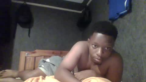 hotguyy001 online show from February 25, 1:52 am