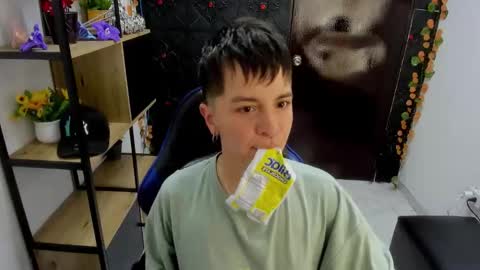 hannah online show from April 24, 3:19 am