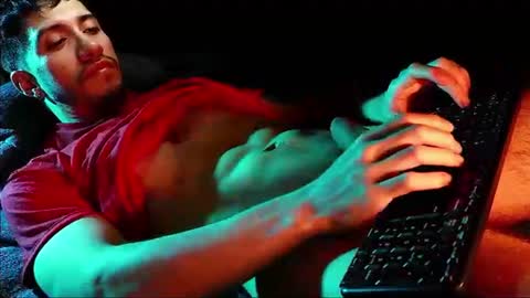 Hotlatinking online show from August 5, 9:34 pm