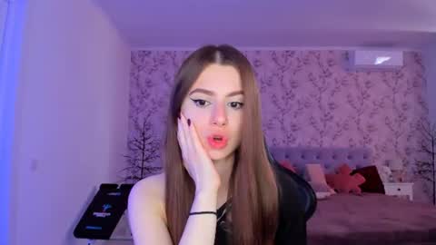 hotmolly_ online show from June 17, 9:36 am