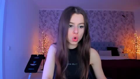 hotmolly_ online show from May 2, 8:03 pm