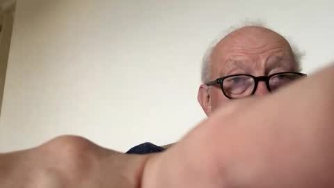 hotmuff99 online show from November 1, 8:35 am