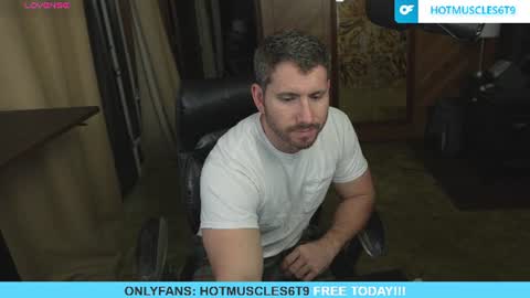 hotmuscles6t9 online show from June 22, 2:50 am