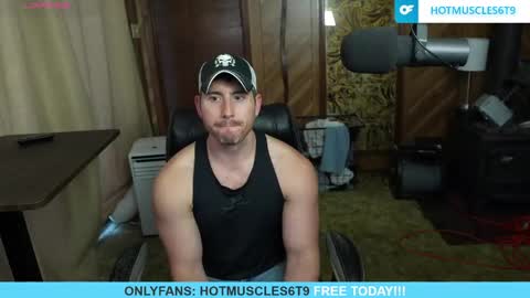 hotmuscles6t9 online show from May 3, 12:49 am