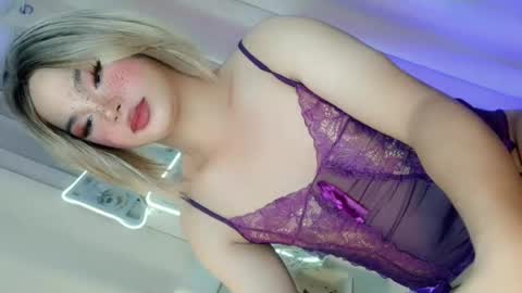 hotsiren101 online show from June 23, 4:35 pm
