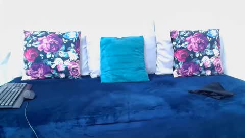 hotsmalltitsx online show from October 19, 9:30 pm