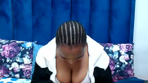 hotsmalltitsx online show from June 23, 6:14 pm