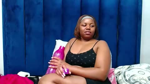 hotsmalltitsx online show from May 2, 9:09 pm