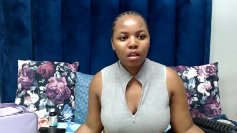 hotsmalltitsx online show from June 18, 6:57 pm