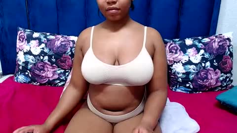 hotsmalltitsx online show from July 18, 1:40 am