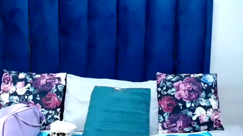 hotsmalltitsx online show from July 26, 6:49 pm