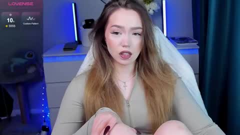 hello Im Eva online show from October 24, 1:45 pm