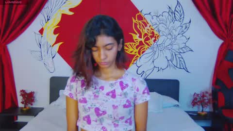 Veronica independent model online show from May 3, 5:30 pm