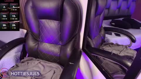 Juls online show from June 26, 6:13 pm