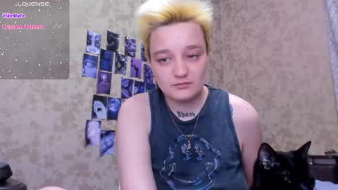 Snapshot of hotty_linn chatting on October 11, 6:00 pm Linn online show from October 11, 6:00 pm