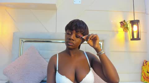 Snapshot of huddah_cam chatting on March 10, 11:34 am huddah online show from March 10, 11:34 am