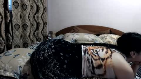 hugeassdevil online show from August 3, 8:49 am
