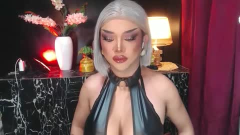 Christine online show from June 4, 9:32 pm